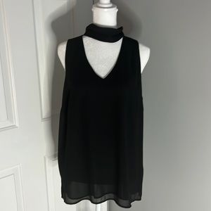 Sleeveless shell top with collar